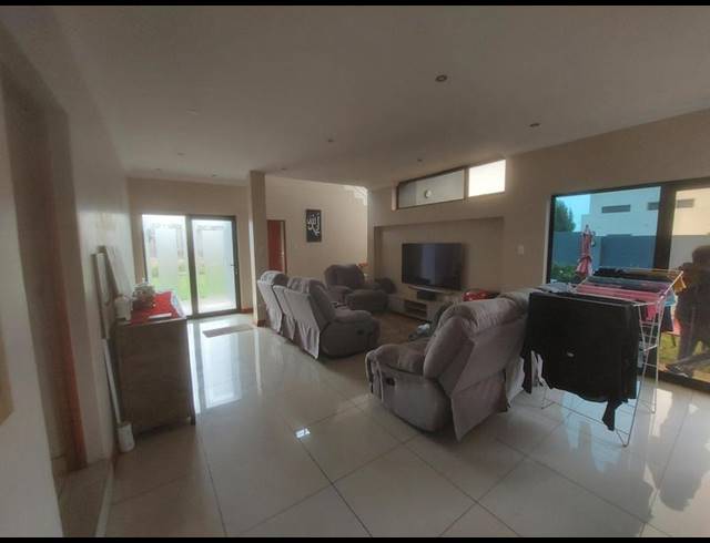 4 BEDROOM HOUSE FOR SALE IN RASLOUW GARDENS